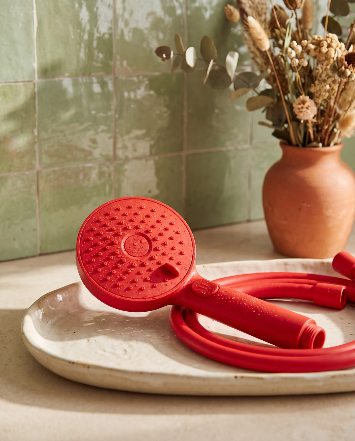 Douchette Showrz cerise, avec son flexible assorti