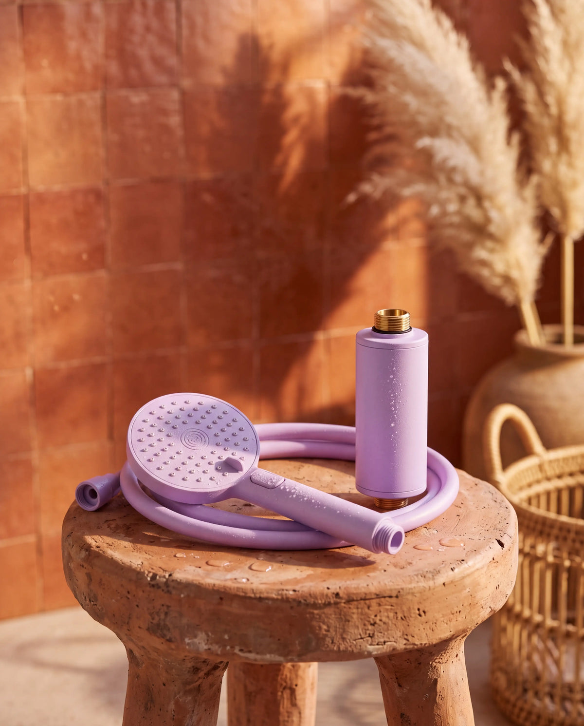 Douchette filtrante et filtre Showrz lilas, avec son flexible assorti